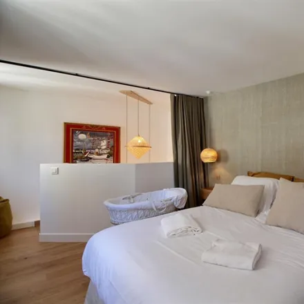 Rent this 2 bed apartment on Mikros Image in Rue du Renard, 75004 Paris