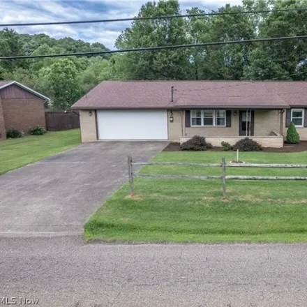 Buy this 3 bed house on 916 Braun Road in Belpre, OH 45714