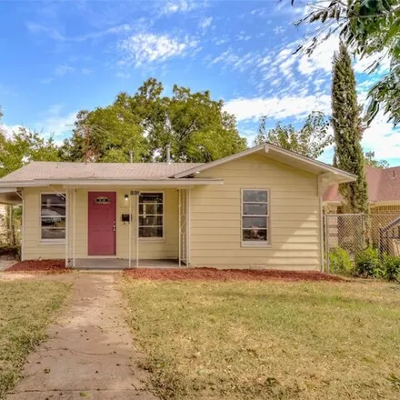 Buy this 2 bed house on 1012 West Spurgeon Street in Fort Worth, TX 76115