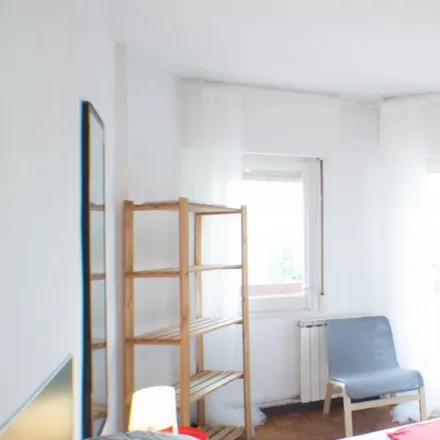 Rent this 5 bed room on Carrer de Santa Perpètua in 6, 08012 Barcelona