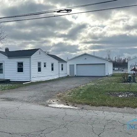 Buy this 3 bed house on 1099 Francis Avenue in Fostoria, OH 44830