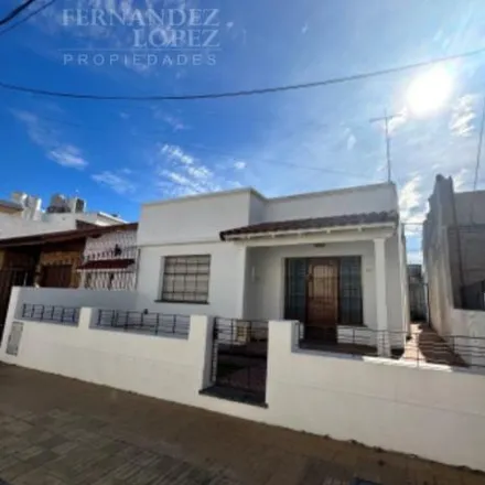 Buy this 2 bed house on Comandante Franco 377 in Bernal Este, 1876 Bernal
