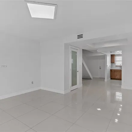 Image 6 - 9371 Fontainebleau Boulevard, Fountainbleau, Miami-Dade County, FL 33172, USA - Apartment for rent