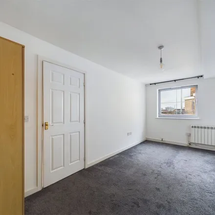 Image 6 - White Close, Slough, SL1 3TU, United Kingdom - Apartment for rent