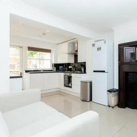 Rent this 1 bed room on 20 Tomlin's Grove in Bromley-by-Bow, London