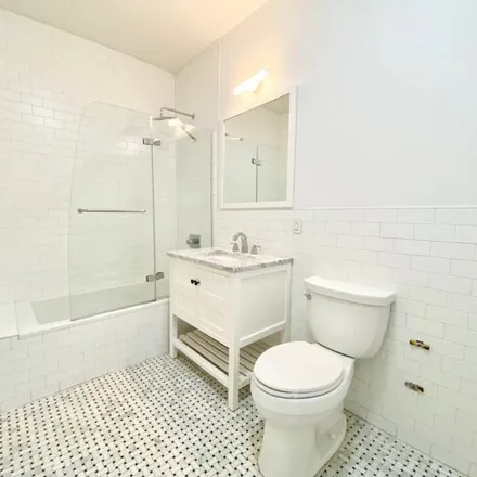 Image 2 - 223 Howard Avenue, New York, NY 11233, USA - Apartment for rent