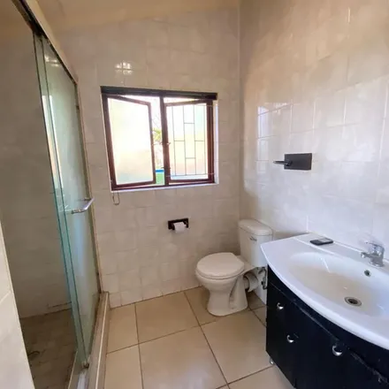 Image 9 - Hudd Road, Athlone Park, Umbogintwini, South Africa - Apartment for rent