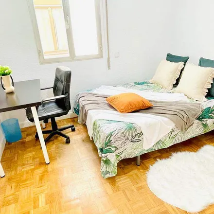 Rent this 1 bed apartment on Cuartel General del Ejército del Aire y del Espacio in Calle de Romero Robledo, 8