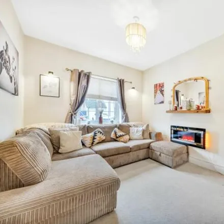 Image 2 - Mill View, Caerphilly, CF83 3SJ, United Kingdom - Townhouse for sale