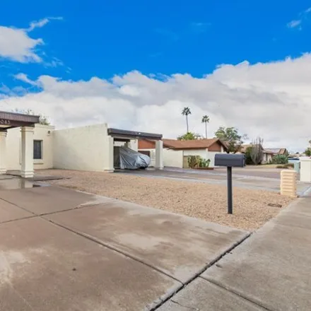 Buy this 3 bed house on 3043 West Hearn Road in Phoenix, AZ 85053