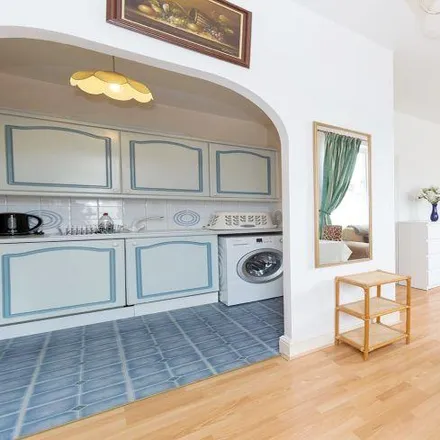 Rent this studio apartment on 18 Fawley Road in London, NW6 1UY
