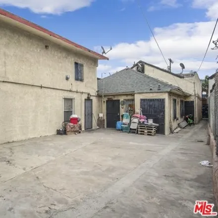 Image 6 - 582 East 43rd Place, Los Angeles, CA 90011, USA - House for sale