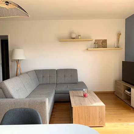Rent this 2 bed apartment on 4 Impasse Dupont in 76130 Mont-Saint-Aignan, France