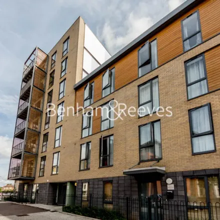 Image 5 - Oster Court, Tanner Close, London, NW9 5PZ, United Kingdom - Apartment for rent