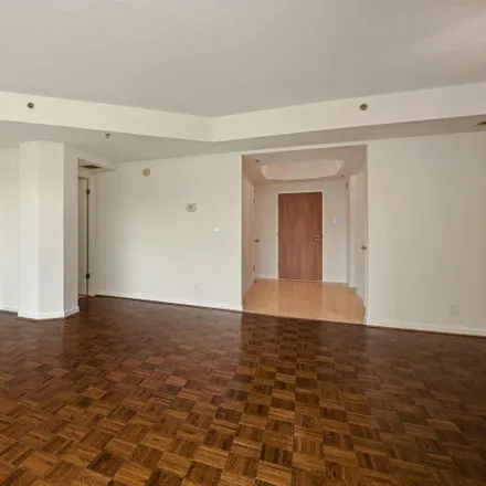 Image 3 - 5600 Wisconsin Avenue, Chevy Chase Village, Montgomery County, MD 20815, USA - Apartment for rent