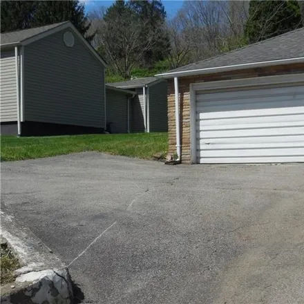 Image 5 - 887 North Liberty Street, Mahoningtown, New Castle, PA 16102, USA - House for sale
