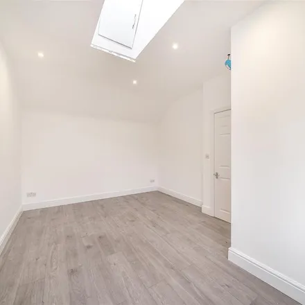 Image 5 - Pembroke Road, London, SE25 6PX, United Kingdom - Apartment for rent