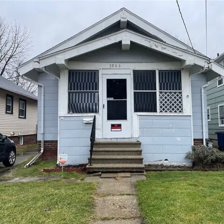 Buy this 2 bed house on 1518 Berdan Avenue in Toledo, OH 43612