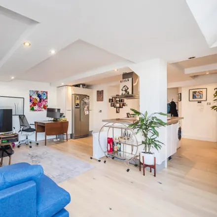 Image 4 - Anchor Brewhouse, 50 Shad Thames, London, SE1 2LY, United Kingdom - Apartment for sale