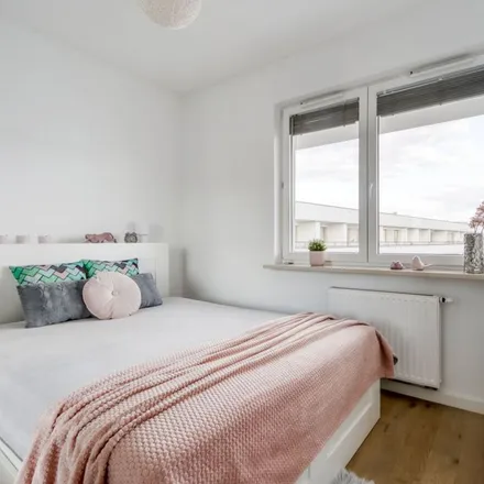 Rent this 2 bed apartment on Kolonia Edwarda i Moniki Piwowarskich in Kaliny Jędrusik 4, 01-748 Warsaw