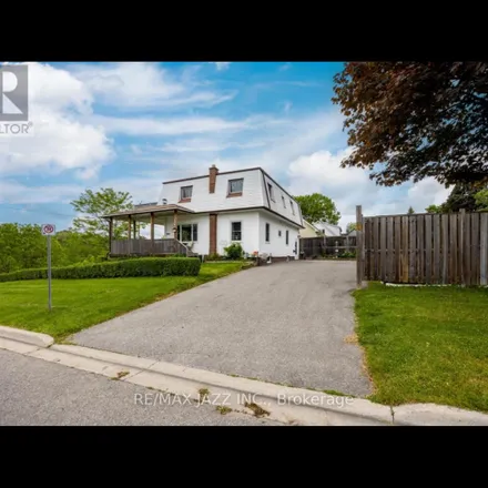 Image 1 - 135 Riverside Drive South, Oshawa, ON L1H 8P9, Canada - Room for rent