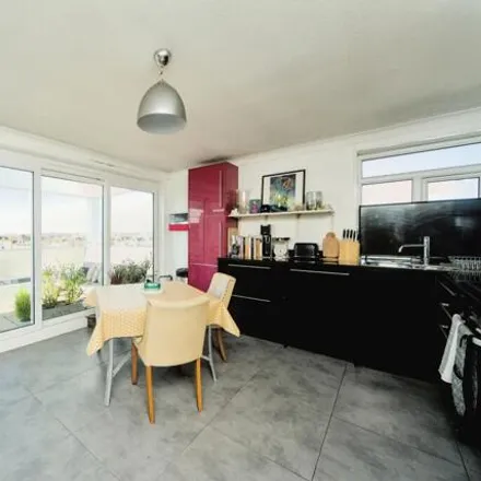 Image 7 - Fourth Avenue, Kingsway, Hove, BN3 2RR, United Kingdom - Apartment for sale