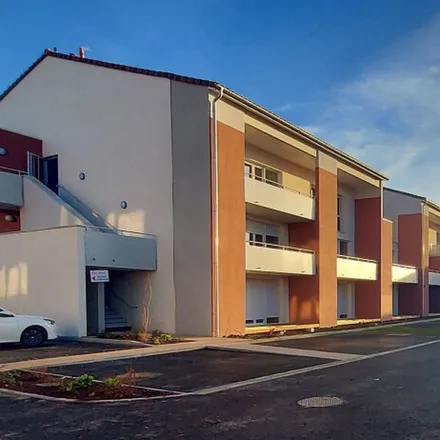 Rent this 3 bed apartment on 18 Rue de Verdun in 31790 Saint-Jory, France