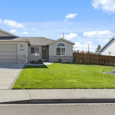Buy this 3 bed house on Olympia & Highland in South Olympia Street, Kennewick