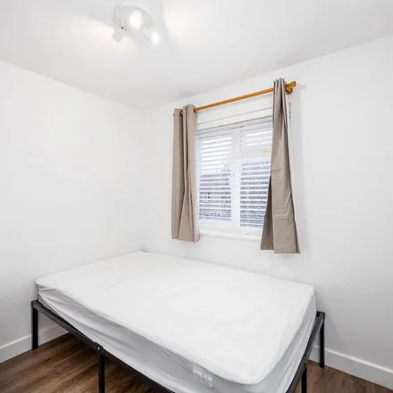 Image 2 - Kynaston Avenue, Stoke Mandeville, HP21 9DS, United Kingdom - Apartment for rent