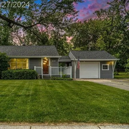 Buy this 3 bed house on 20028 Midway Avenue in Southfield, MI 48075