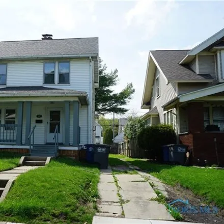 Buy this 3 bed house on 870 Hampton Avenue in Toledo, OH 43609