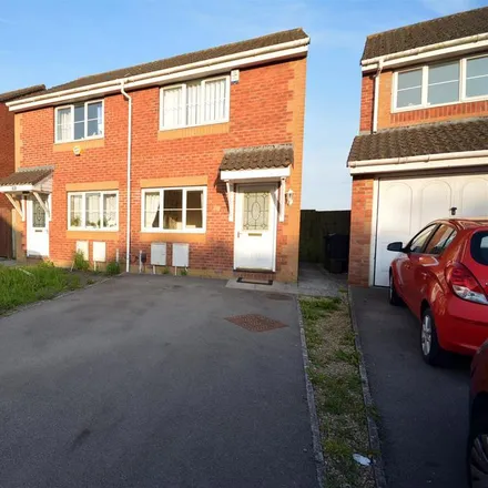 Rent this 2 bed duplex on Hind Close in Cardiff, CF24 2EF