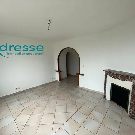 Rent this 3 bed apartment on 5 Place Remoiville in 94350 Villiers-sur-Marne, France