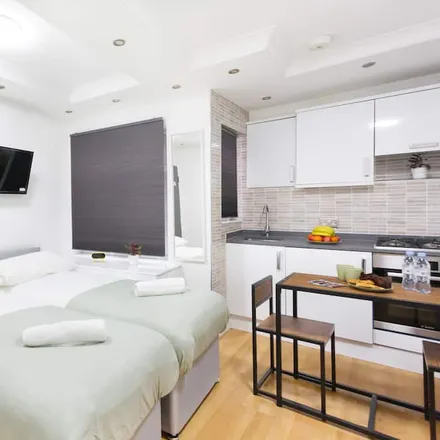 Image 3 - London, WC1X 9NL, United Kingdom - House for rent