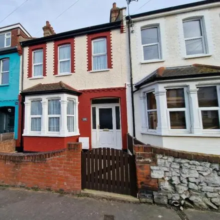Buy this 3 bed townhouse on Glenwood Avenue in Southend-on-Sea, SS0 9DT