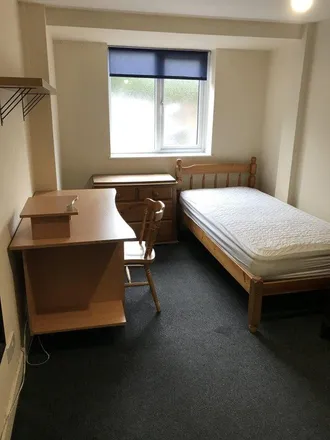 Image 1 - 46 McWilliam Close, Talbot Village, BH12 5HP, United Kingdom - Room for rent