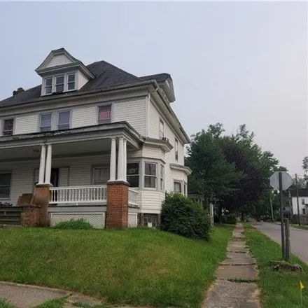Buy this studio house on 576 Centennial Street in New Castle, PA 16101