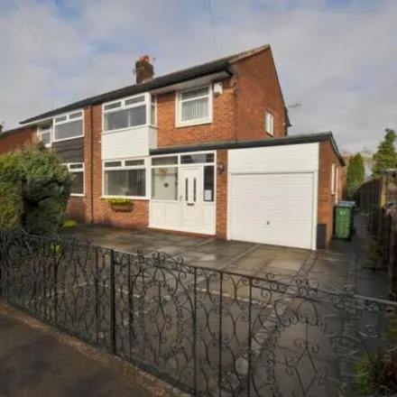 Buy this 3 bed duplex on Wakeling Road in Denton, Greater Manchester