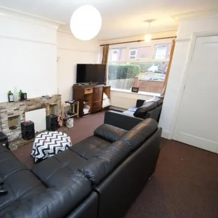 Image 5 - Hessle Road, Leeds, LS6 1EH, United Kingdom - Townhouse for rent