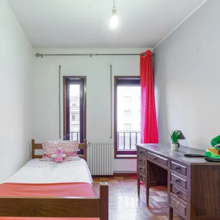 Rent this 4 bed room on Rua de Aval de Baixo in 4200-347 Porto, Portugal
