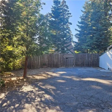 Rent this 4 bed house on 751 Fire Hall Loop in Twin Peaks, San Bernardino County