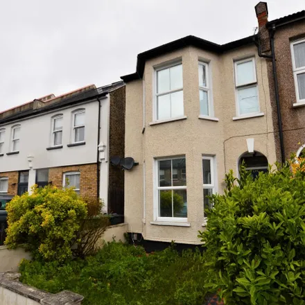 Rent this 4 bed townhouse on Southlands Road in Chatterton Village, London