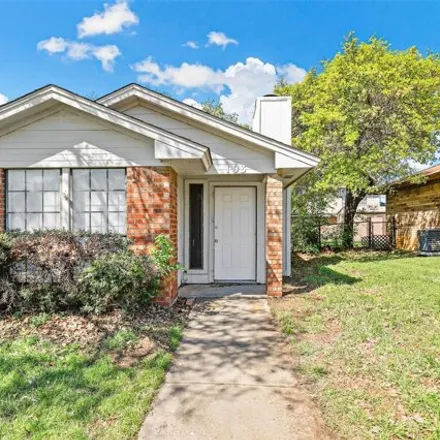 Image 3 - 103 Oak Wood Ln, Kennedale, Texas, 76060 - House for sale