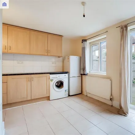 Image 5 - Valnay Street, London, SW17 9PD, United Kingdom - Townhouse for rent