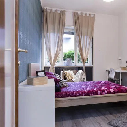 Rent this 6 bed room on Edificio di Via Roentgen in Via Corrado Guglielmo Rontgen, 20136 Milan MI
