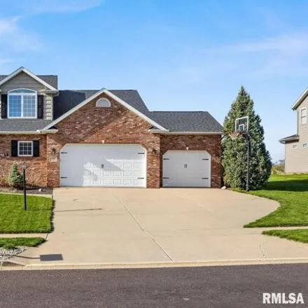 Buy this 4 bed house on 1024 Greenbrier Lane in Washington, IL 61571