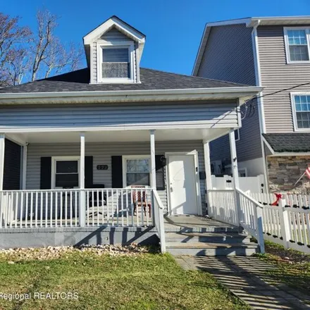 Rent this 3 bed house on 222 Twilight Avenue in Keansburg, NJ 07734