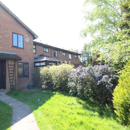 Rent this 1 bed townhouse on Danetree Close in Ewell, KT19 9SU