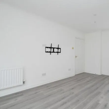 Image 2 - Chelsea Gardens, Harlow, CM17 9RY, United Kingdom - House for rent