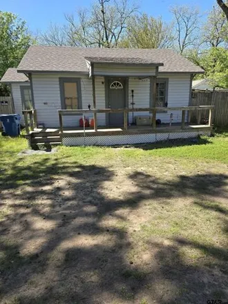 Buy this 2 bed house on 631 North Pearl Street in Big Sandy, Upshur County